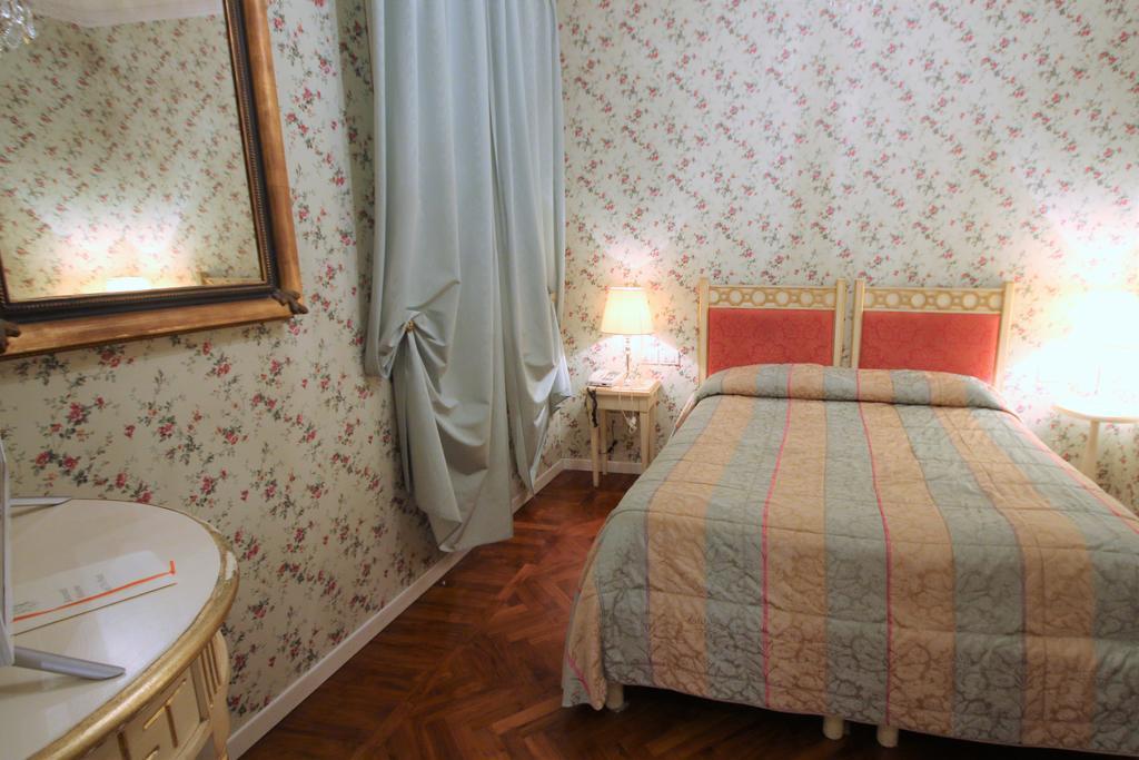 Albergo Tre Pozzi フォンタネッラート エクステリア 写真